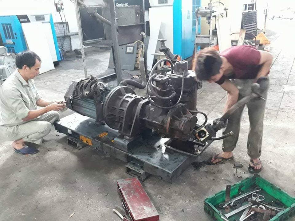 Máy nén khí chảy dầu: Sử dụng dầu không phù hợp