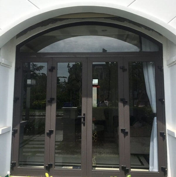 Cửa nhôm uốn vòm làm cửa chính