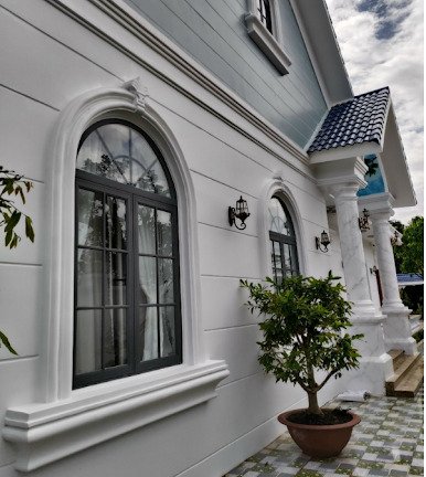 Mẫu cửa sổ nhôm uốn vòm sang trọng