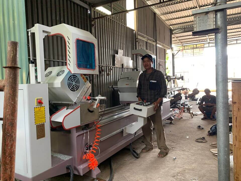 Nâng cao tay nghề và kiến thức về lĩnh vực nhôm kính thường xuyên