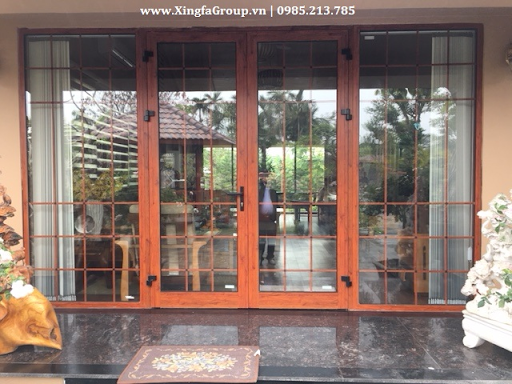 Mẫu cửa nhôm xingfa màu vân gỗ đẹp mắt