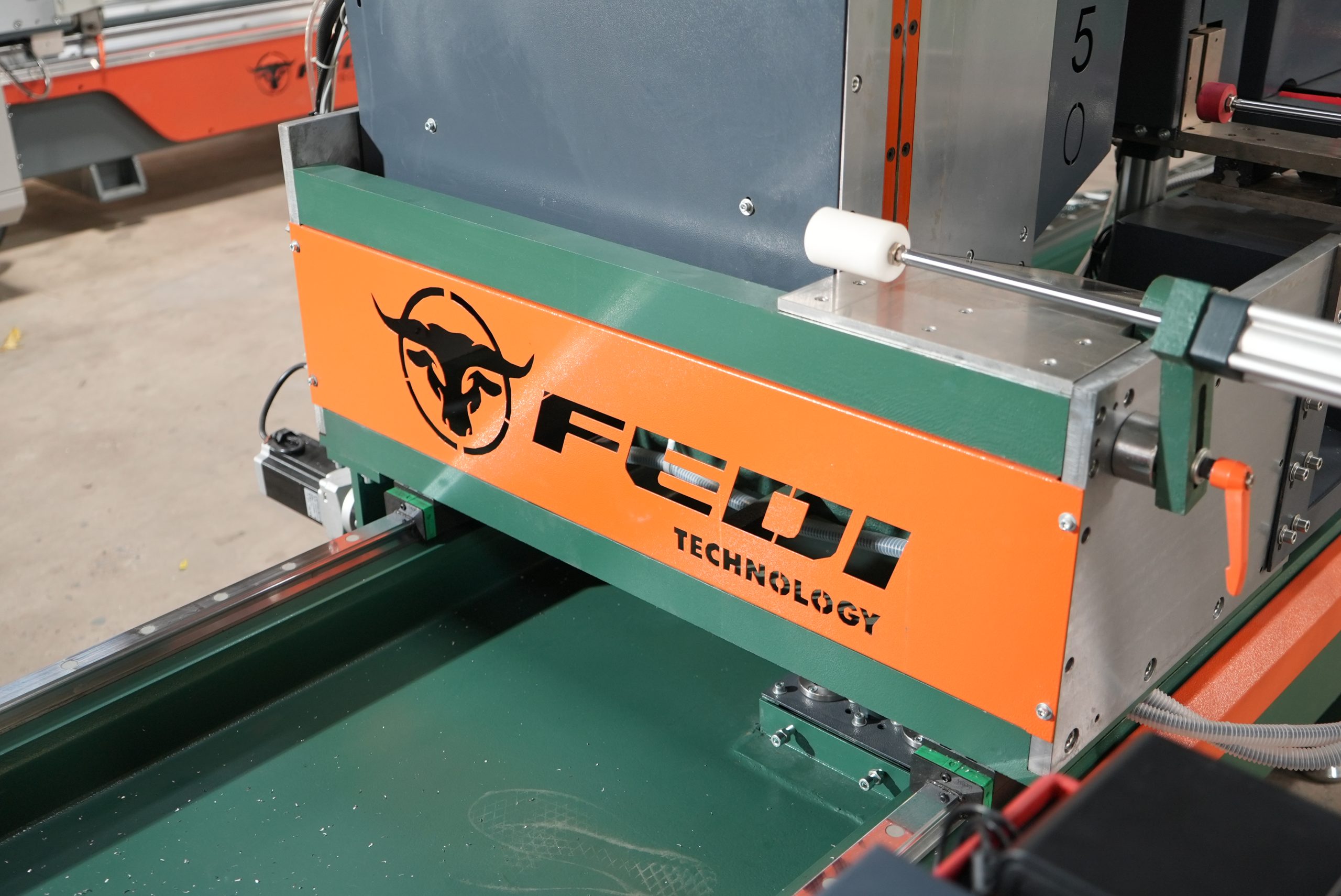 Máy cắt nhôm 2 đầu F5500