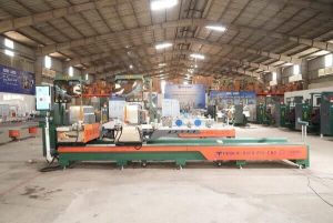 Thiết bị máy cắt nhôm