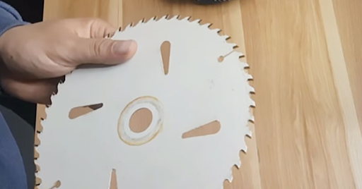 Vệ sinh lưỡi cắt định kỳ