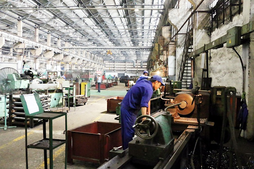 Sản xuất cơ khí là quá trình sử dụng kỹ thuật và máy móc công nghệ cao