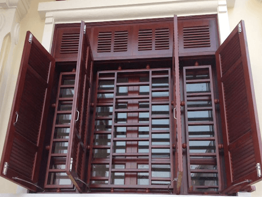 Chấn song bằng gỗ sang trọng cho cửa sổ