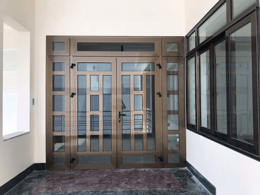 Quan sát đặc điểm bề ngoài để nhận dạng nhôm chính hãng.