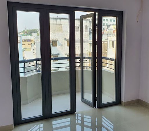 Cửa đi 4 cánh phù hợp với những căn nhà có mặt tiền rộng thoáng đãng