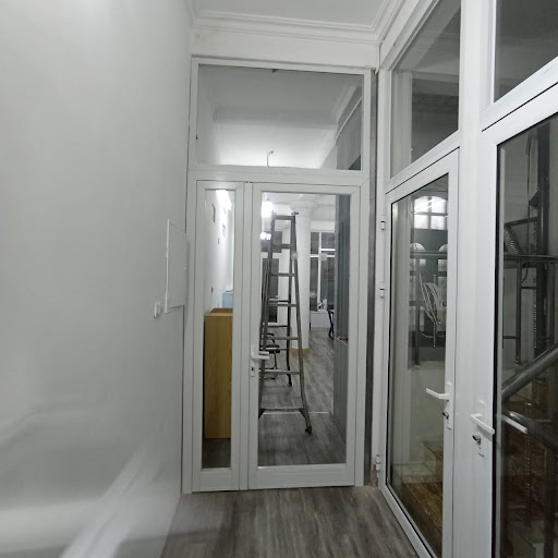 Dòng cửa này thường được sử dụng làm cửa thông phòng, cửa nhà vệ sinh hoặc cửa phụ