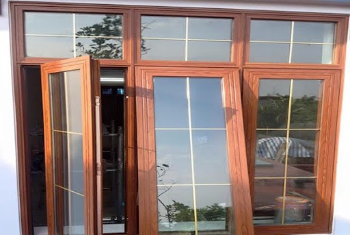 Mẫu cửa sổ nhôm Xingfa kết hợp gỗ