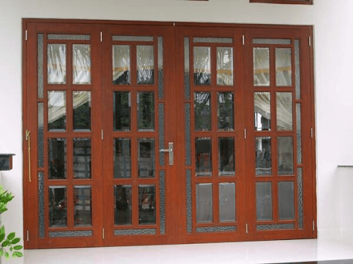 Mẫu cửa đi nhôm kính làm bằng nhôm hệ 76 màu vân gỗ đẹp