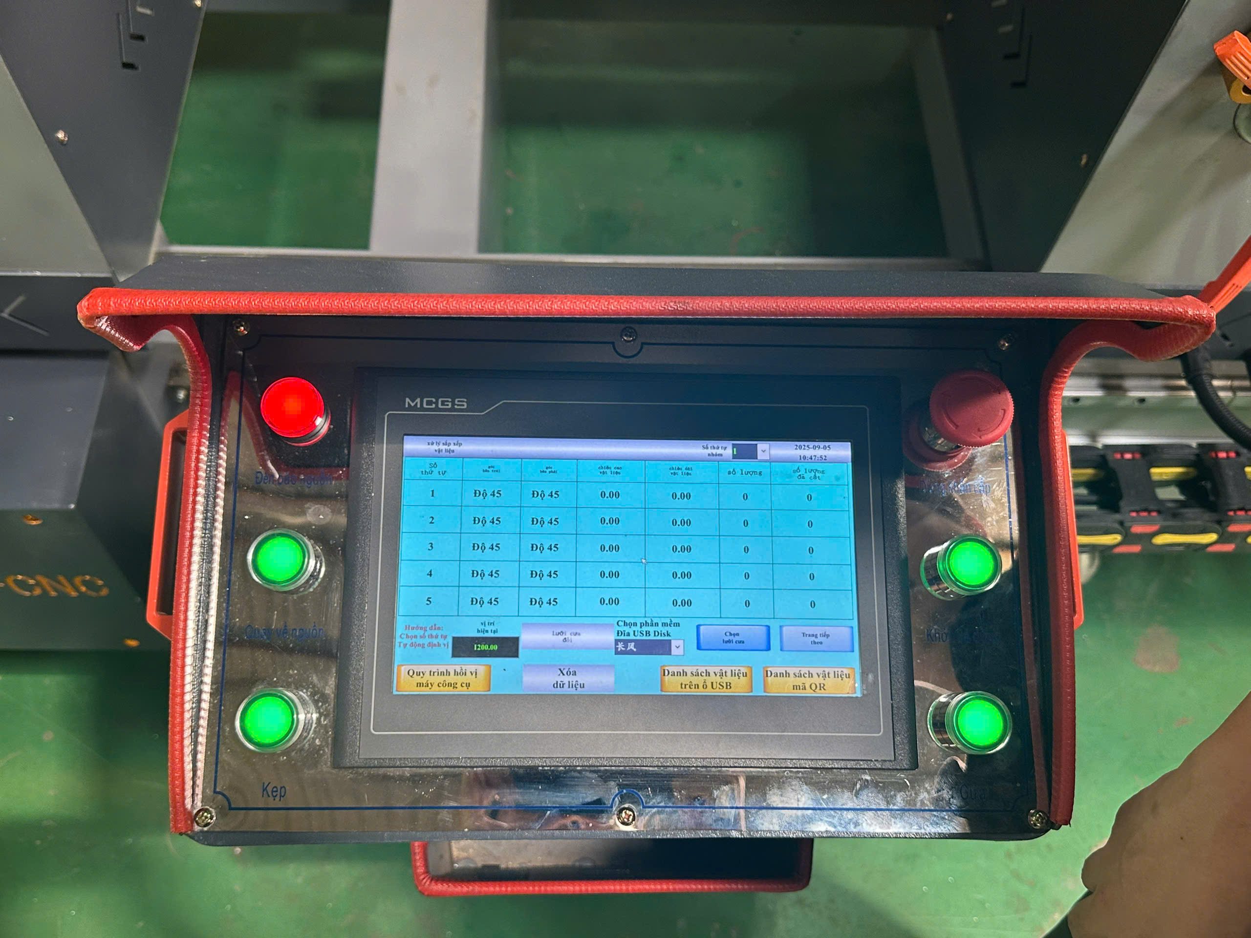 Máy Cắt Nhôm Nội Địa Trung Zhengfeng 600 CNC - Ảnh 10