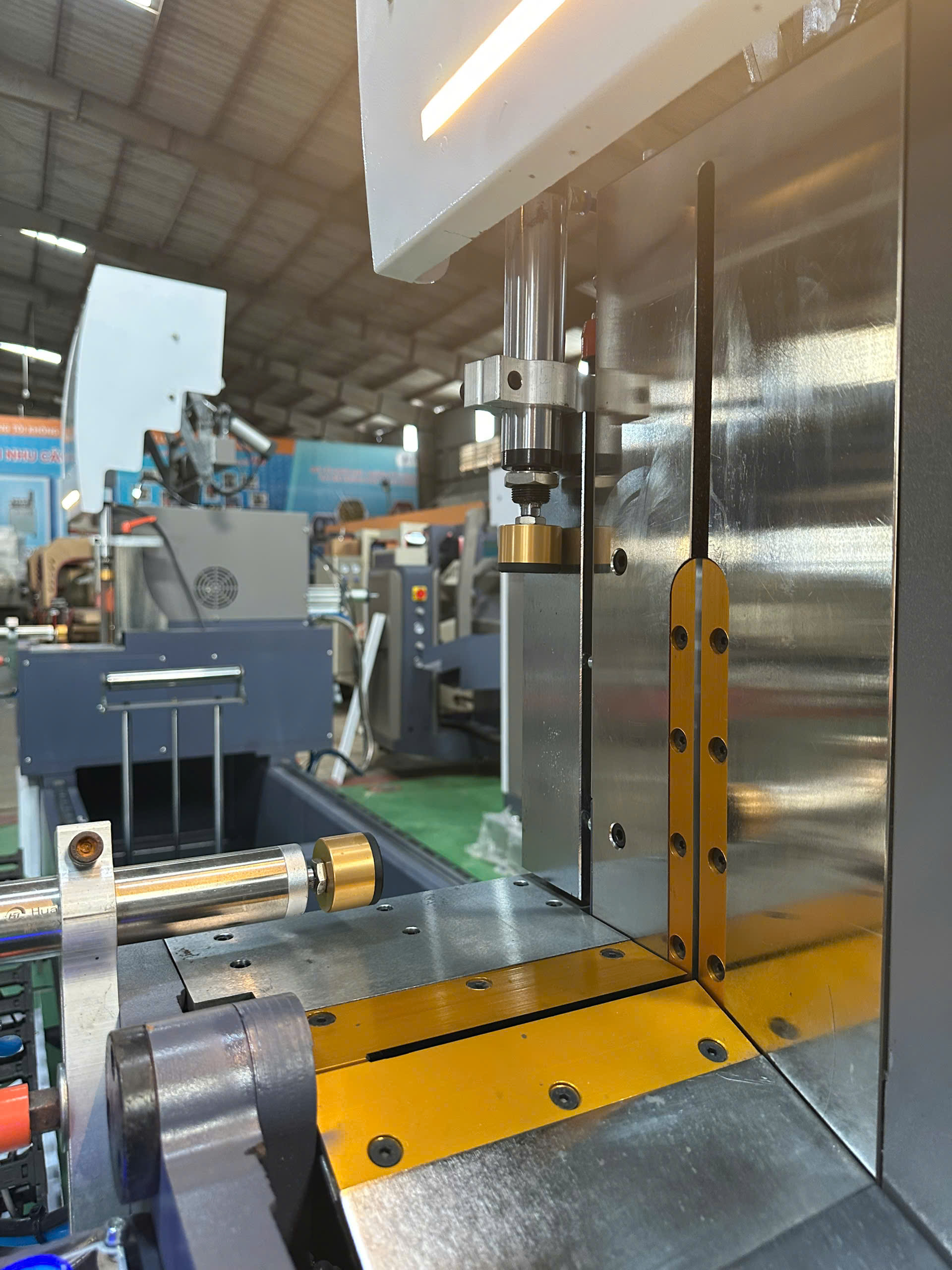 Máy Cắt Nhôm Nội Địa HongDa 550 CNC - Ảnh 5