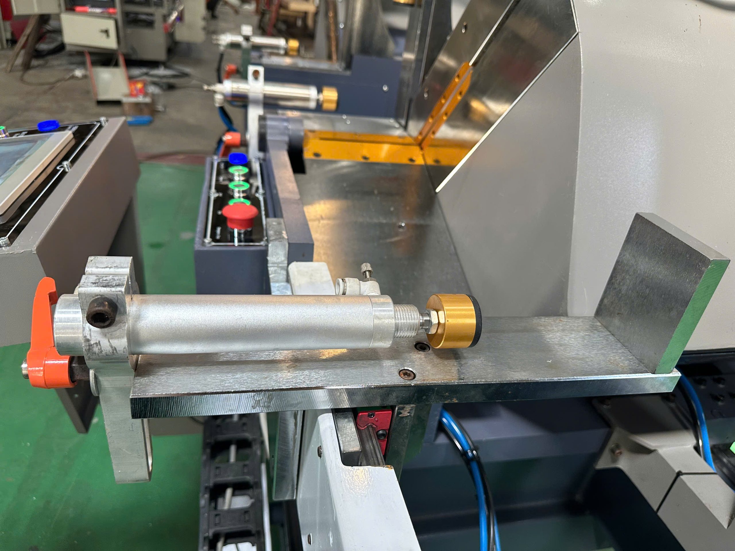 Máy Cắt Nhôm Nội Địa HongDa 550 CNC - Ảnh 3